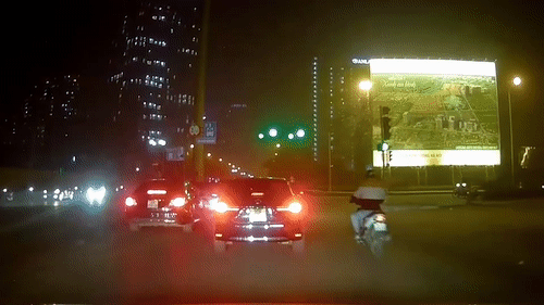 Xe may khuat tam nhin bi oto dam hinh anh