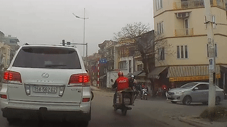 Xe may tat dau oto dam truc dien xe khac hinh anh