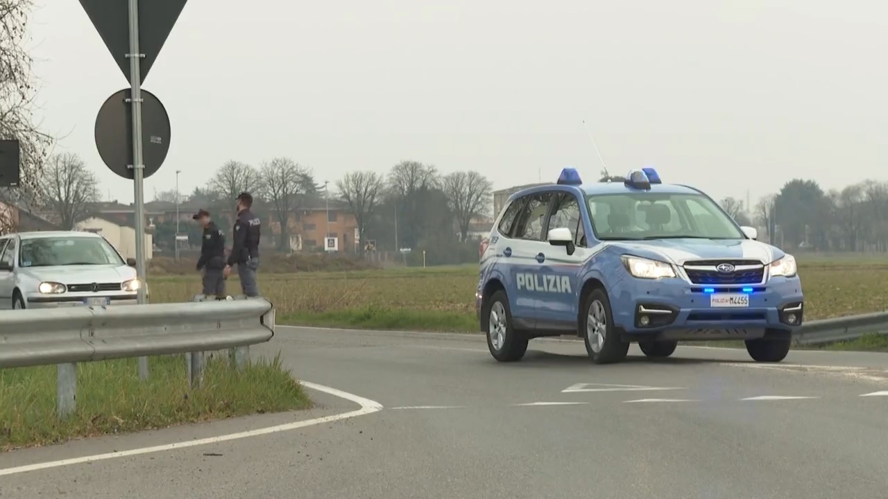 Italy chay dua ngan virus corona lay lan hinh anh