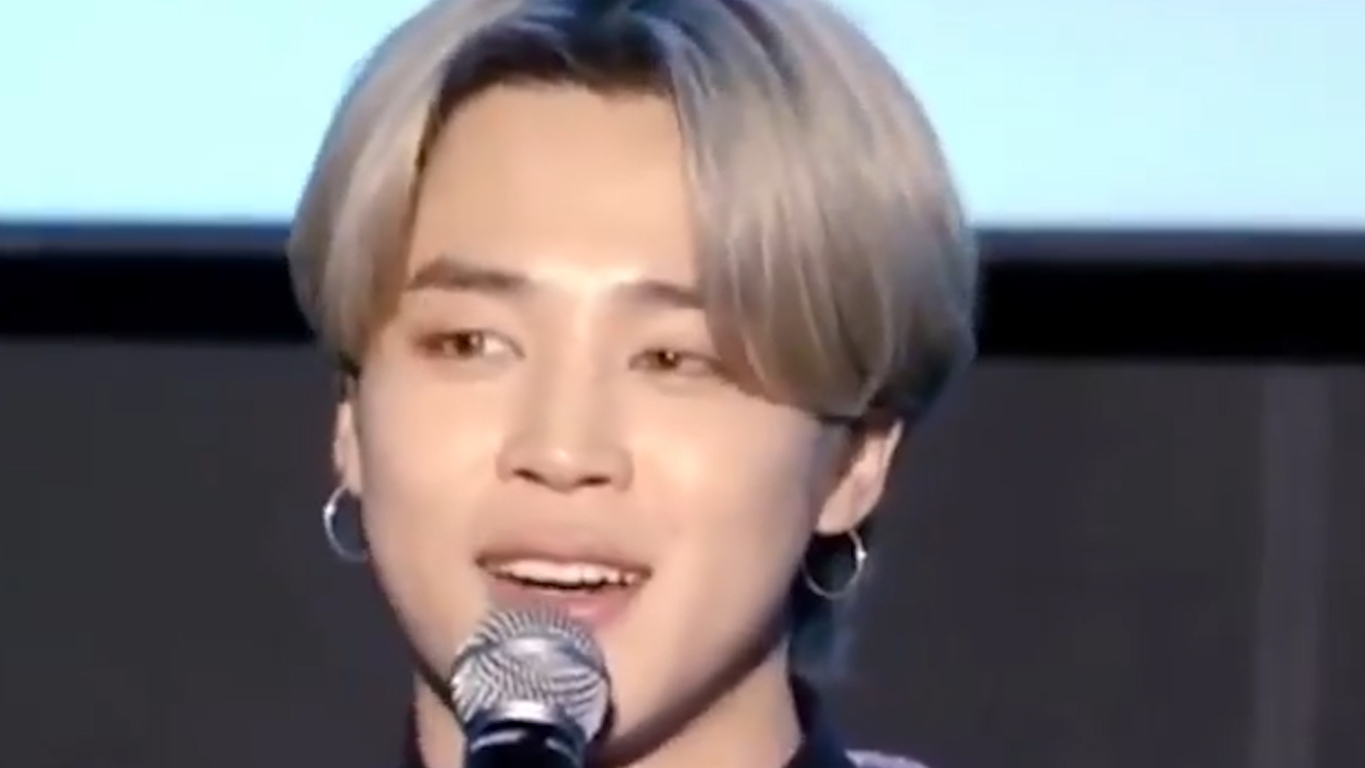 Jimin (BTS) lo lang cho fan khi dich benh bung phat hinh anh