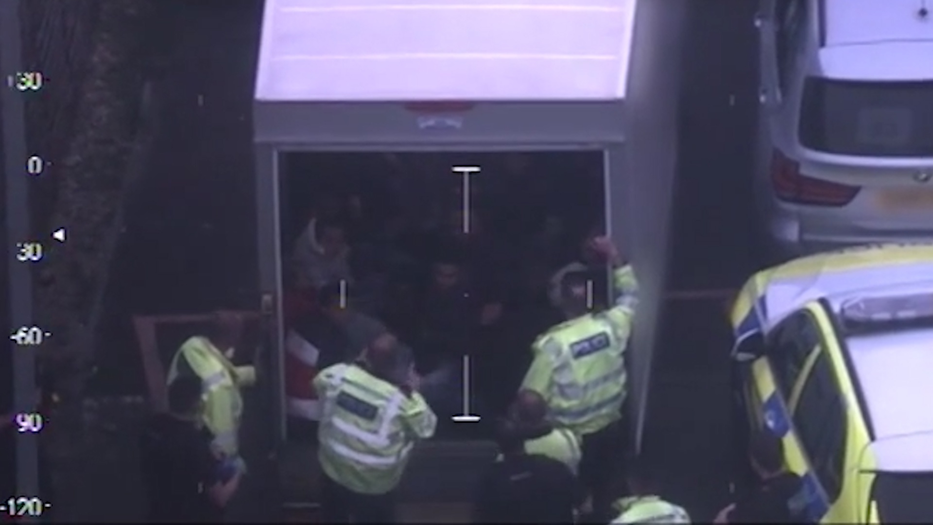 Canh sat Anh phat hien 29 nguoi Viet bi nhoi nhet trong xe tai hinh anh