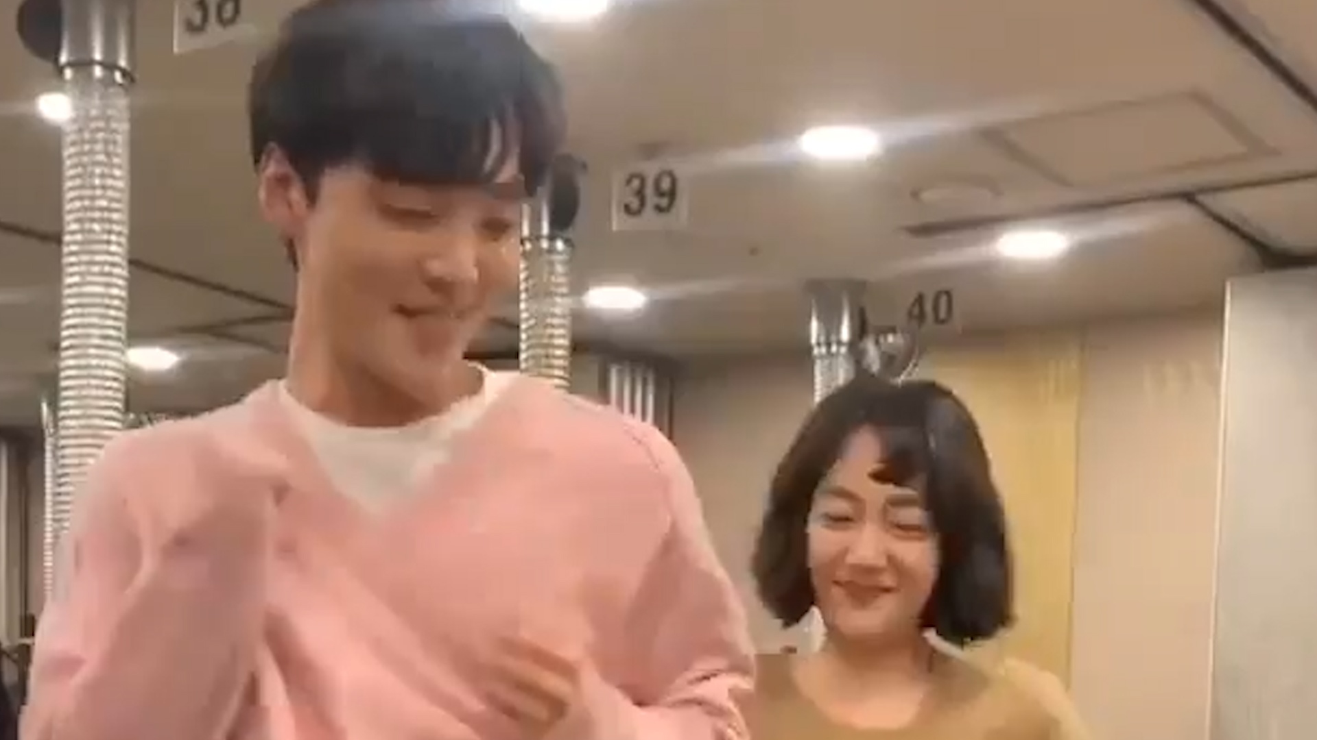 Cap sao 'Nguoi thay y duc' nhay Anysong Challenge hinh anh