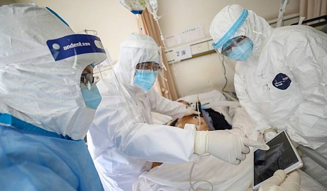 Bac si dat noi khi quan cho ca nhiem Covid-19 doi mat voi nguy hiem hinh anh