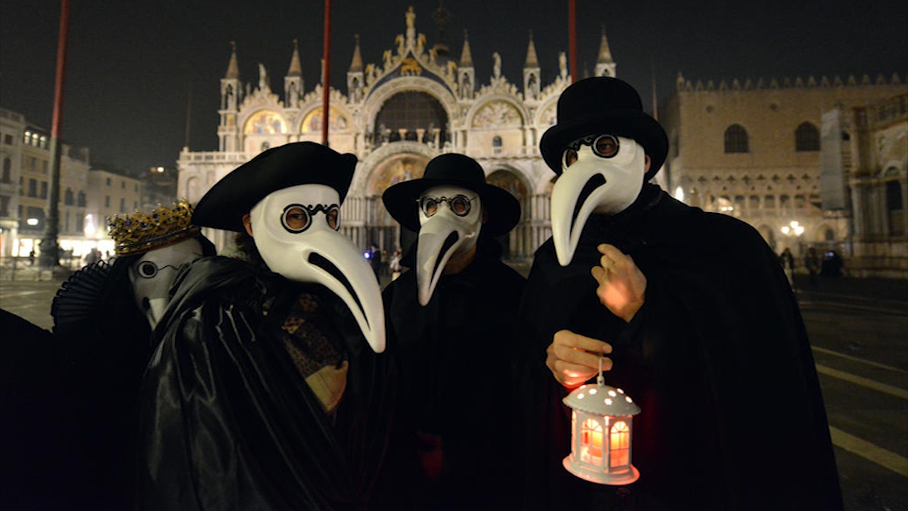 Mat na thoi Cai chet Den tai le hoi o Italy giua dich virus corona hinh anh