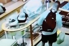 Khach du lich an cap vi Gucci o Thai Lan hinh anh