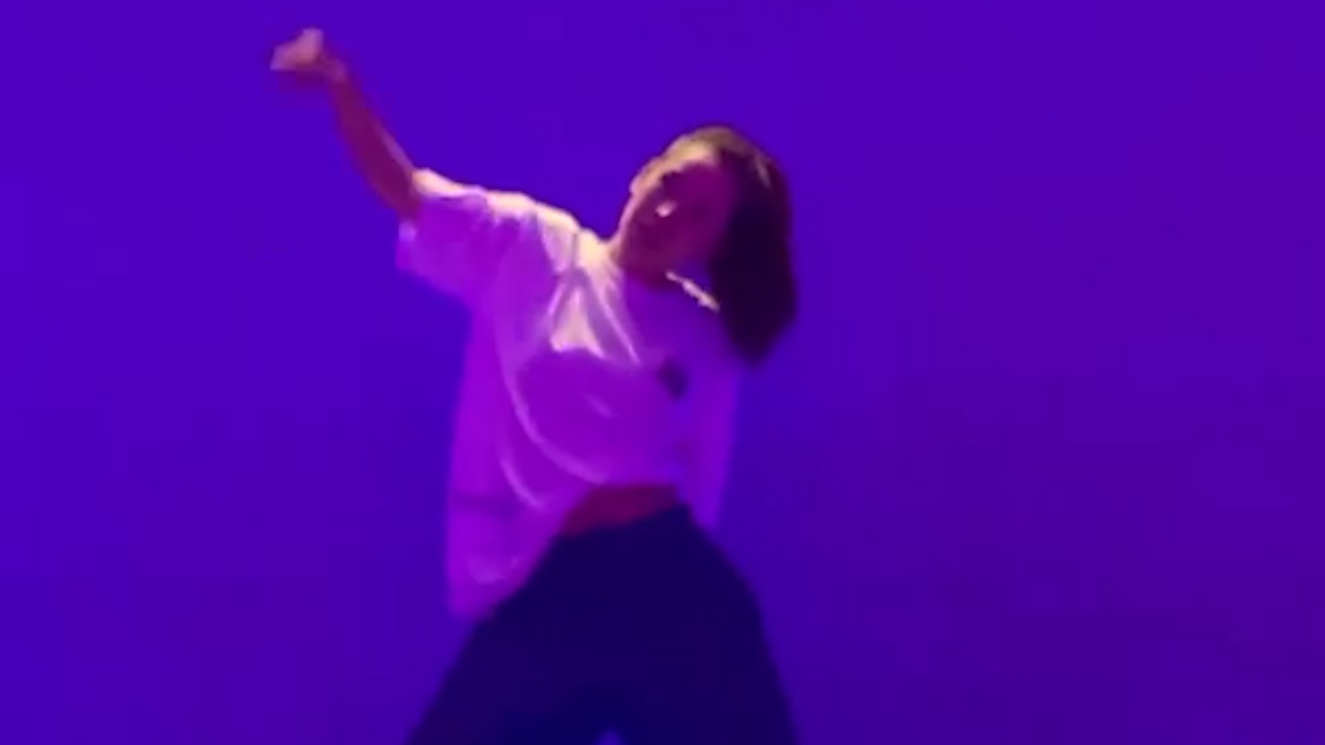 Chi Pu dang video nhay sexy hinh anh