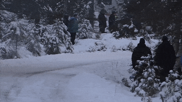 Xe dua mat lai lat nghieng tai khuc cua gap hinh anh