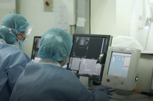 Bac si Trung Quoc chan doan benh covid-19 tu xa voi cong nghe 5G hinh anh