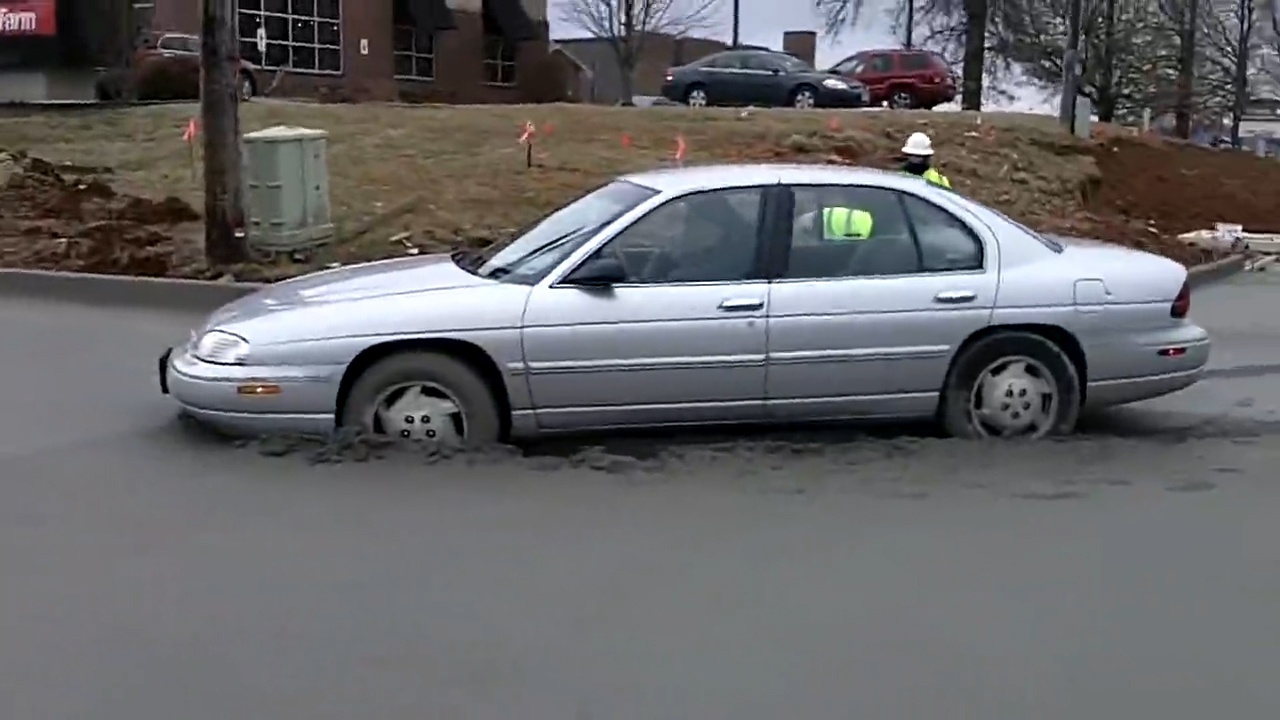 Oto ket tren doan duong dang do be tong hinh anh