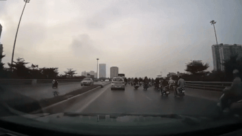 Nga truoc dau oto, tai xe xe may thoat nan hinh anh