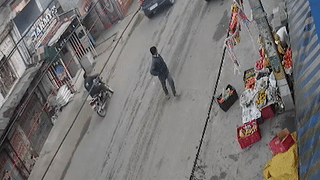 Tai xe xe tai mat lai dam oto roi lat ngua tren duong hinh anh