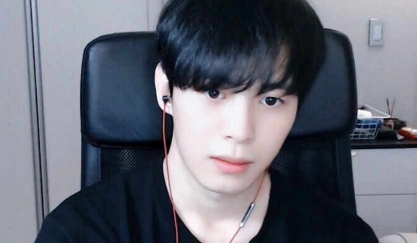 Hongbin (VIXX) ha thap SHINee, EXO, Infinite va Red Velvet hinh anh