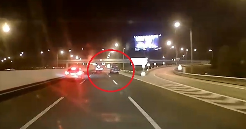 Xe khach suyt dam oto dot ngot phanh gap tren cao toc hinh anh