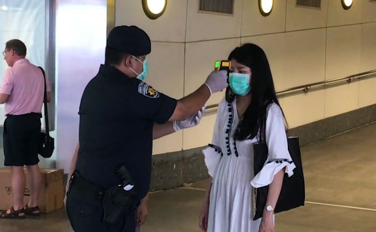 Thai Lan kiem tra nhiet do khach di tau sau cai chet dau tien vi virus hinh anh