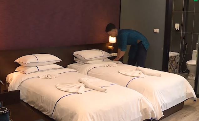 Chu khach san 'keu cuu' vi dich Covid-19 hinh anh