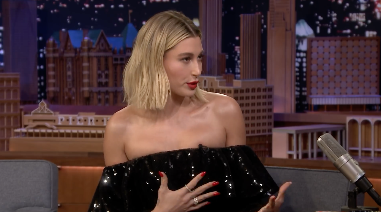 Hailey Baldwin ke lan dau gap Justin Bieber hinh anh