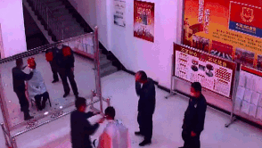 Linh cuu hoa hoang hot chay di lam nhiem vu khi dang cat toc do hinh anh