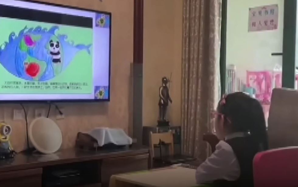 800.000 hoc sinh o Tham Duong hoc truc tuyen bat dau hoc ky moi hinh anh