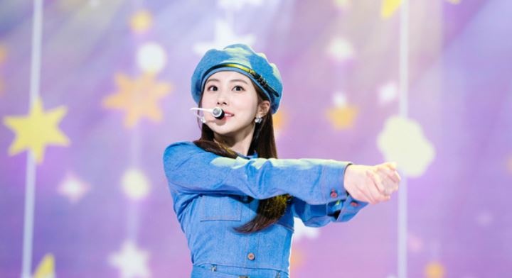 Thanh vien IZ*ONE bi chi trich vi nhay hoi hot hinh anh