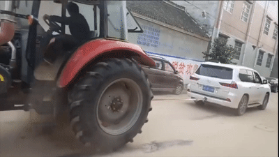 Oto thang xe may cay trong man do suc manh dong co hinh anh