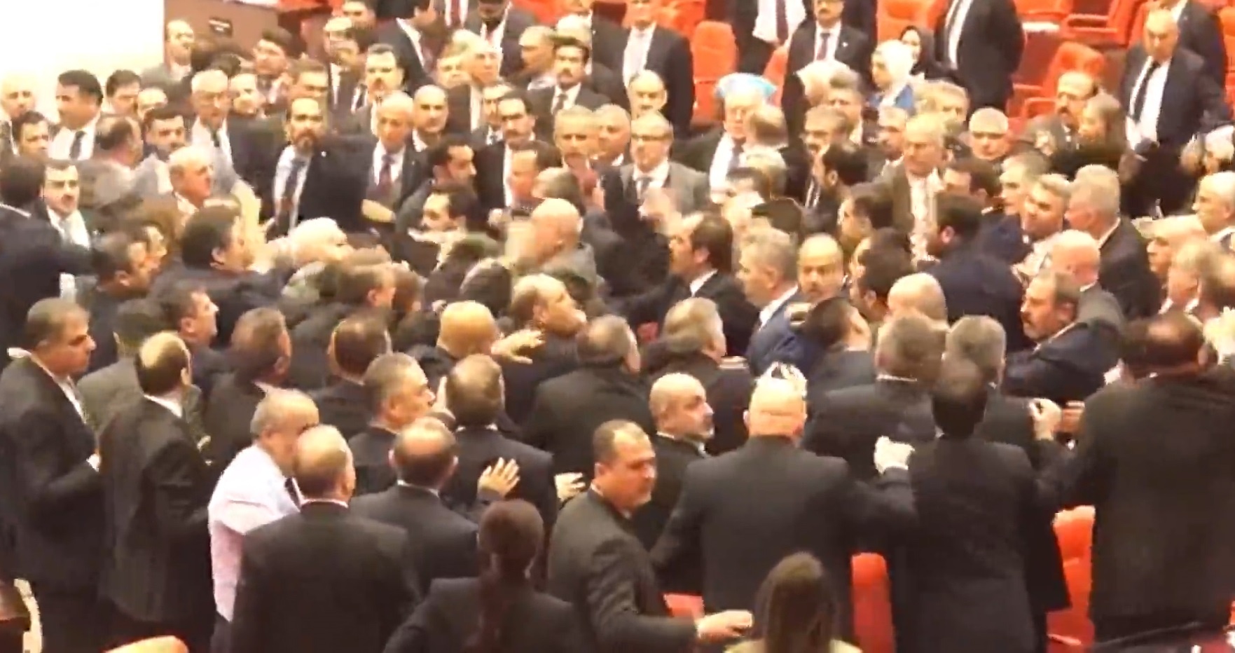 Nghi si Tho Nhi Ky au da giua quoc hoi vi chien dich o Syria hinh anh