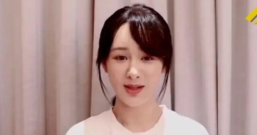 Xuat hien voi guong mat khac la, Duong Tu bi nghi dao keo hinh anh