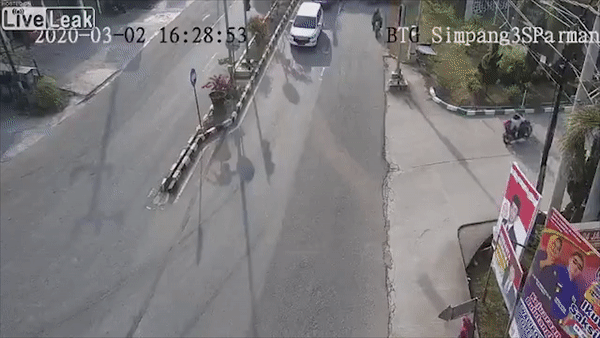 Xe buyt mat phanh, gay tai nan hang loat hinh anh