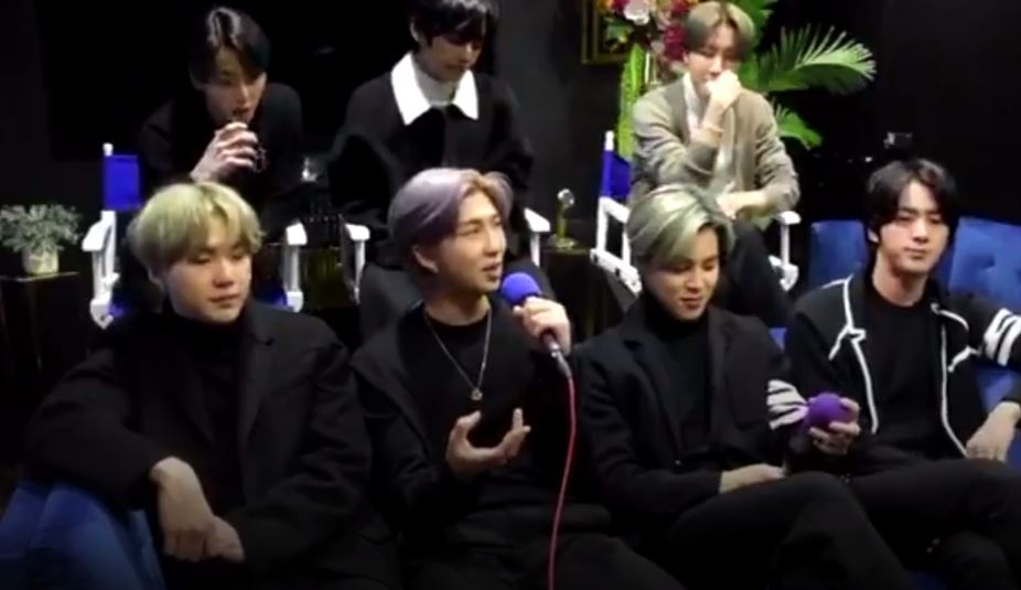 Phan ung cua BTS khi ARMY bi goi la 'nhung ke dien cuong' hinh anh