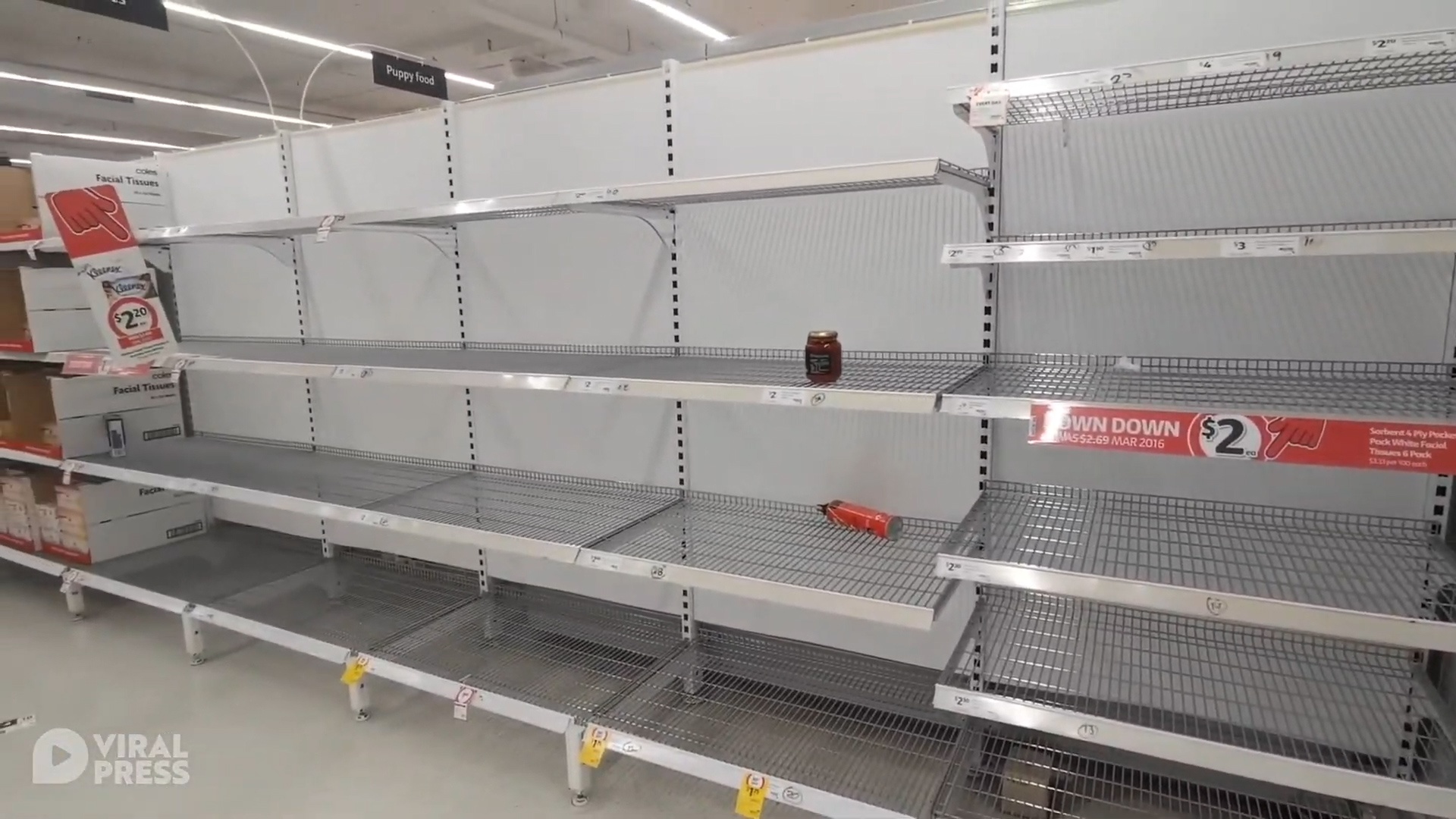 Ke hang trong sieu thi Australia trong rong vi dich Covid-19 hinh anh