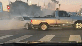 Xe ban tai keo le oto tren duong sau va cham giao thong hinh anh