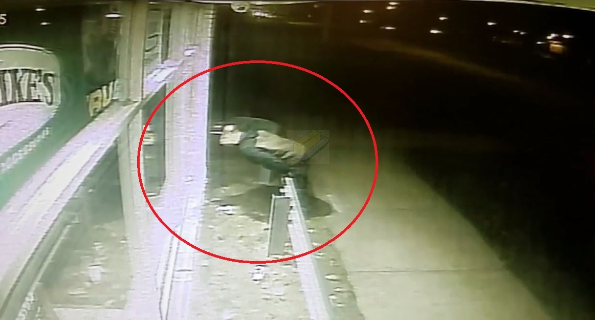 Nghi pham bi bat sau nhieu lan co dot nhap cua hang hinh anh