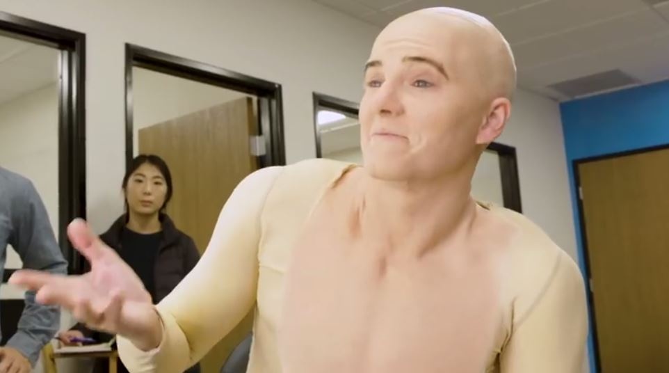 5 tieng de hoa trang thanh nam gioi cua Taylor Swift hinh anh