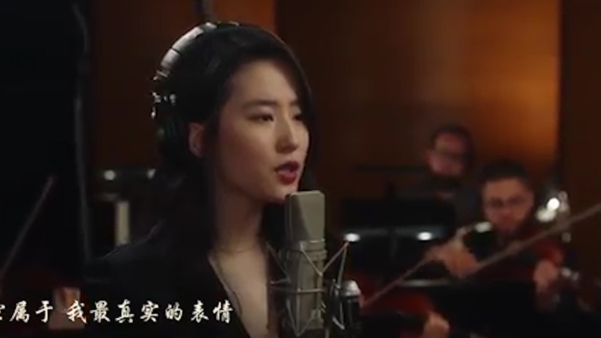 Luu Diec Phi hat nhac phim 'Mulan' hinh anh