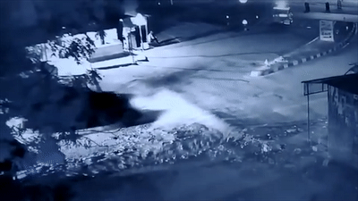 Oto nat dau khi dam vao xe phia truoc dot ngot phanh gap hinh anh