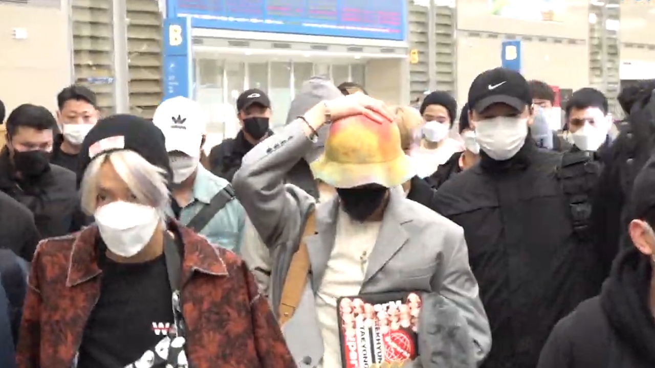 Fan cua NCT 127 bi chi trich vi tu tap tai san bay giua dich benh hinh anh