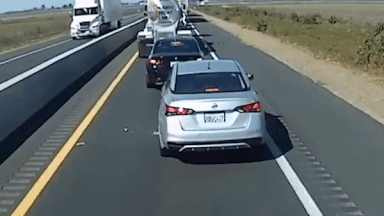 Oto dung giua duong vut rac roi bo di hinh anh