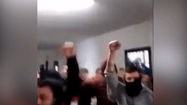 Tu nhan bao loan khien 7 nguoi chet tai nha tu o Italy hinh anh