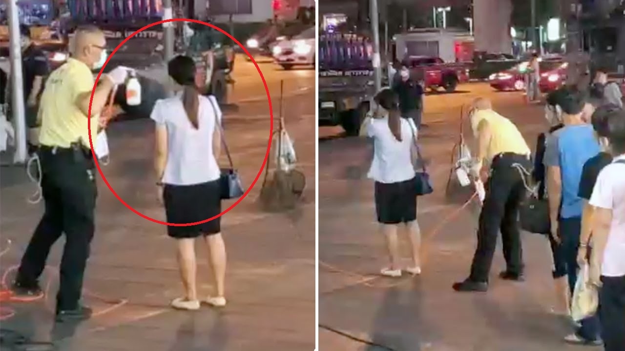 Hanh khach xep hang cho xit khu trung truoc khi len xe buyt hinh anh