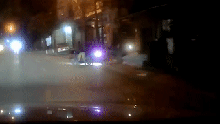 Xe may lao ra duong suyt va cham voi oto hinh anh