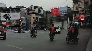 Thanh nien tat dau xe may gay tai nan hinh anh