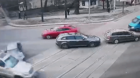 Hai nguoi vang khoi oto khi bi xe khac dam voi toc do cao hinh anh