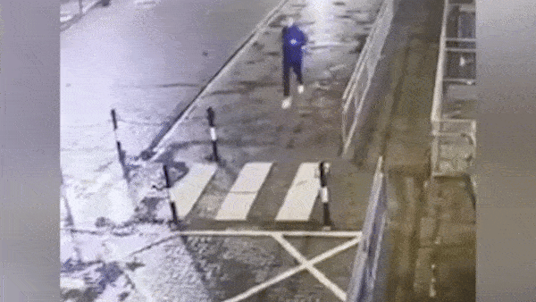 Va cham voi 'nguoi vo hinh', thanh nien nga lon nhao khi dang chay bo hinh anh