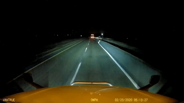 Xe container mat kiem soat, lao ra khoi duong va lat nghieng hinh anh