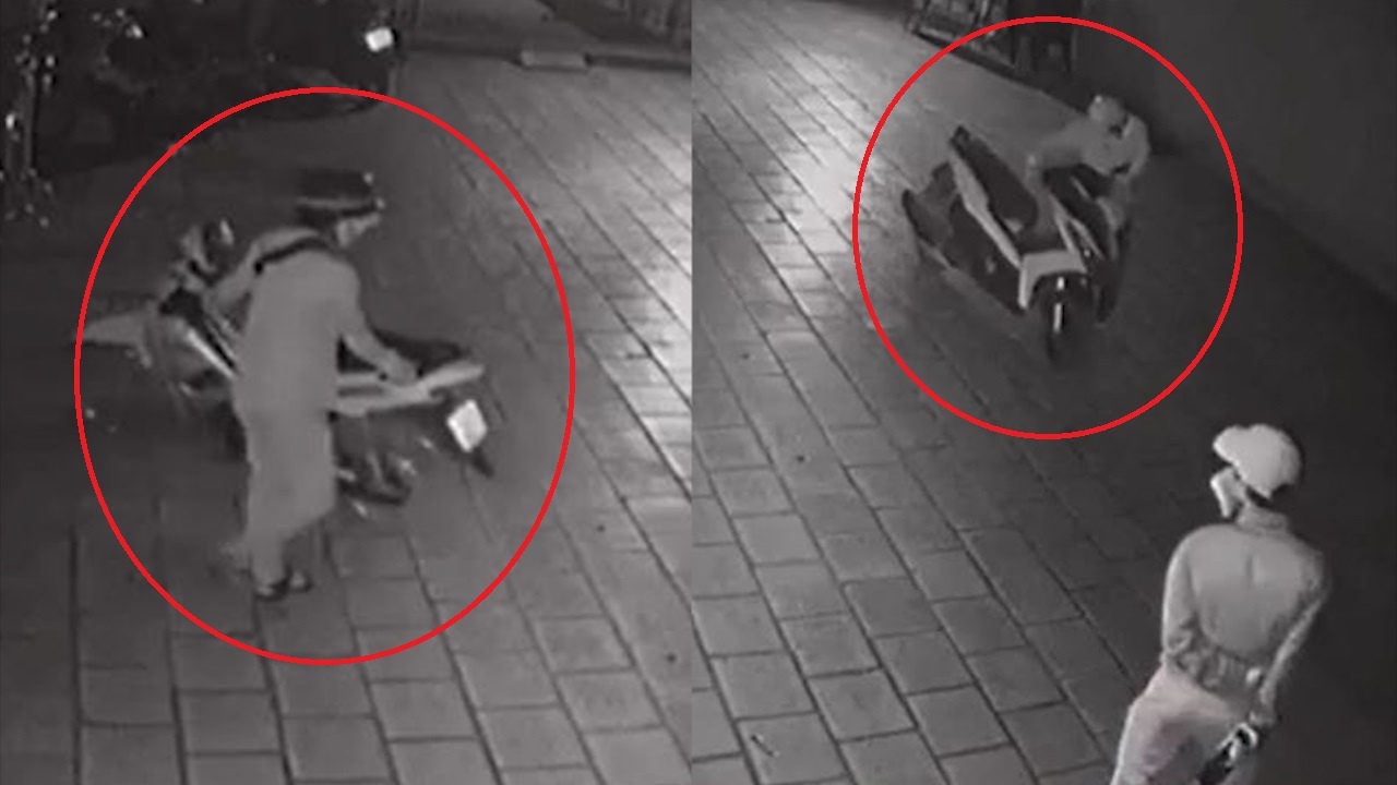 Nhom trom len vao nha dan lay cap 2 xe may cung luc hinh anh