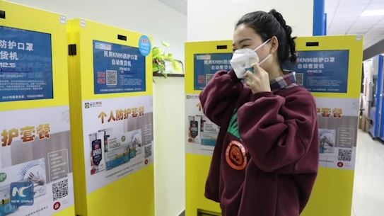 May ban khau trang tu dong o Trung Quoc hinh anh