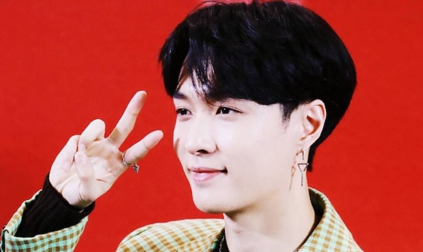 Ca khuc tu sang tac phong chong dich Covid-19 cua Lay (EXO) hinh anh