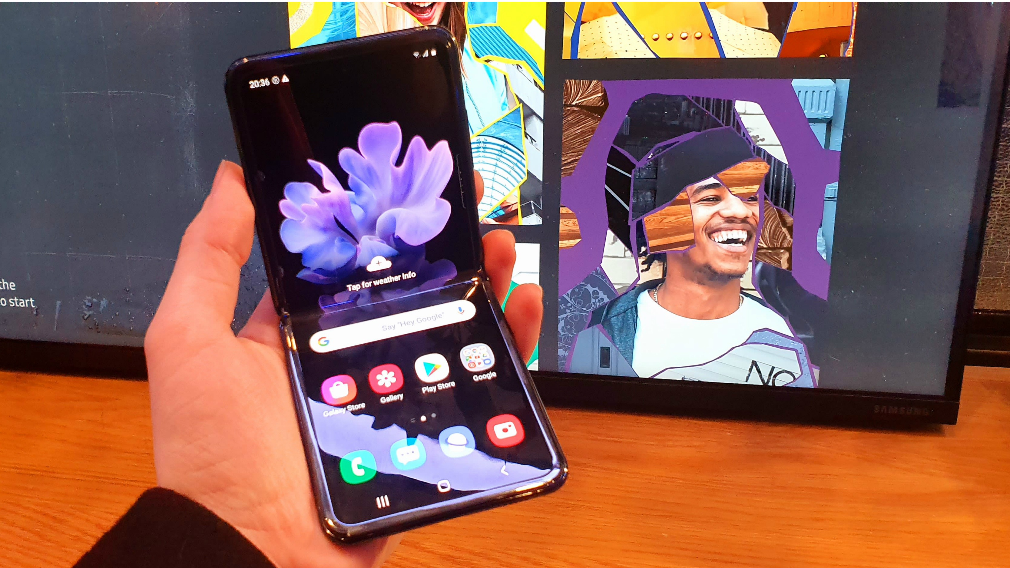 Vi sao Samsung va Motorola hoi sinh dien thoai gap? hinh anh