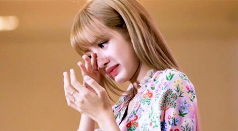 Lisa (BlackPink) bat khoc o Thanh xuan co ban 2 hinh anh