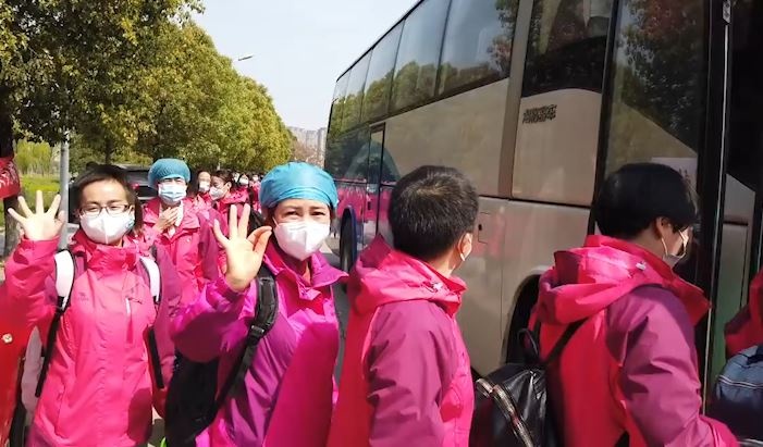 Hang nghin y bac si nhan tam ve dac biet roi khoi Vu Han hinh anh