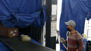 Cong ty van chuyen tai Trung Quoc hoat dong tro lai sau dich Covid-19 hinh anh